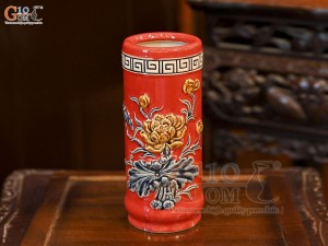 Ống hương men màu đắp nổi Sen Cát Tường nền đỏ, cao 24cm