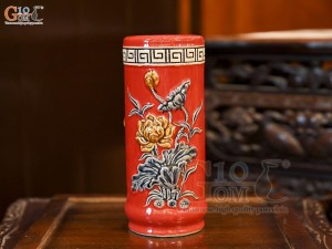 Ống hương men màu đắp nổi Sen Cát Tường nền đỏ, cao 24cm