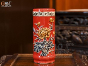 Ống hương men màu đắp nổi Sen Cát Tường nền đỏ, cao 24cm