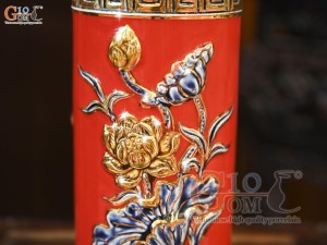Ống hương men màu đắp nổi Sen Cát Tường nền đỏ vẽ vàng 24k, cao 20cm