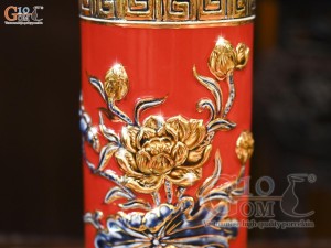 Ống hương men màu đắp nổi Sen Cát Tường nền đỏ vẽ vàng 24k, cao 20cm