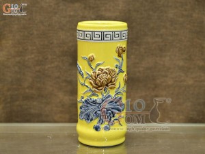 Ống hương men màu đắp nổi Sen Cát Tường nền vàng, cao 20cm