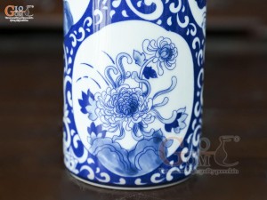 Ống hương men trắng họa tiết Tứ Cảnh Tài Lộc, cao 18cm