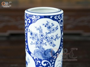 Ống hương men trắng họa tiết Tứ Cảnh Tài Lộc, cao 18cm