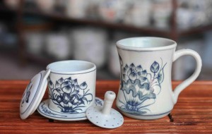 Phin cà phê men rạn vẽ sen quai tròn