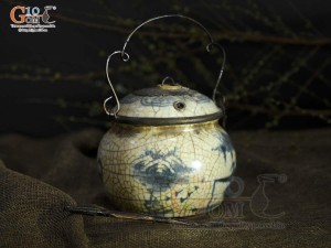 Quả điếu thắt men rạn cổ họa tiết Sơn Thủy, đường kính 11cm