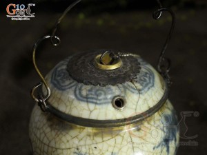 Quả điếu thắt men rạn cổ họa tiết Sơn Thủy, đường kính 11cm