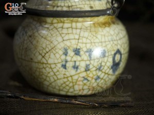 Quả điếu thắt men rạn cổ họa tiết Sơn Thủy, đường kính 11cm