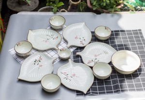 Set 5 đĩa lá trầu men kem vẽ hoa Đào xếp cánh hoa to