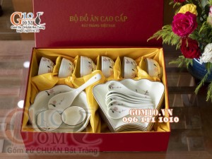 Set bộ đĩa hoa mặt trời men kem vẽ hoa Đào phai, cả hộp xi lụa