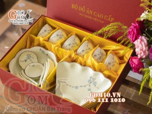 Set bộ đĩa hoa mặt trời men kem vẽ hoa Đào xanh, cả hộp xi lụa