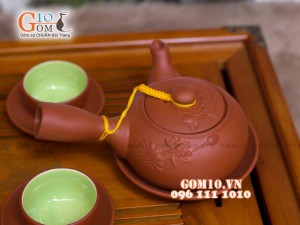 Bộ ấm chén gốm quai ngang đắp sen đỏ đầy đủ phụ kiện, 300ml