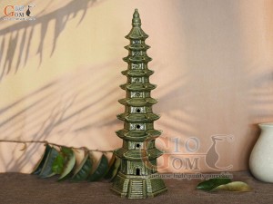 Mô hình tháp 9 tầng men màu xanh, cao 42cm