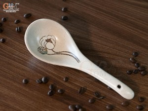 Thìa canh men kem tấm vẽ Bạch Liên