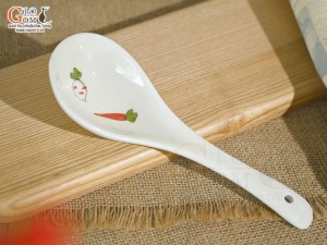 Thìa canh men kem vẽ Cà Rốt