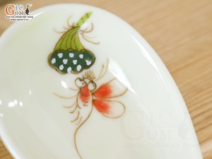 Thìa canh men kem vẽ hoa Chuồn Sen