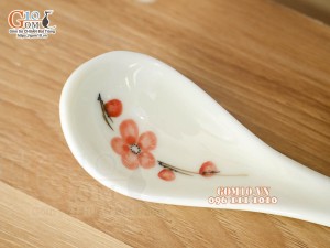 Thìa canh men kem vẽ hoa Hải Đường