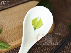 Thìa canh men kem vẽ lá Như Ý