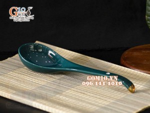 Thìa canh men màu xanh kẻ chỉ vàng kim