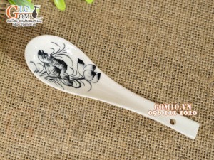 Thìa canh men chàm cổ họa tiết Sen đen