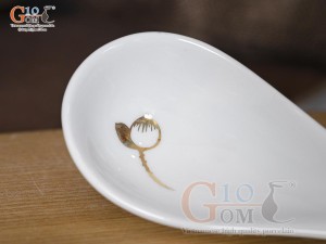 Thìa canh men trắng hoa Sen kẻ viền vàng 24k