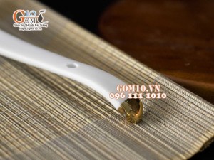 Thìa canh men trắng kẻ chỉ vàng kim