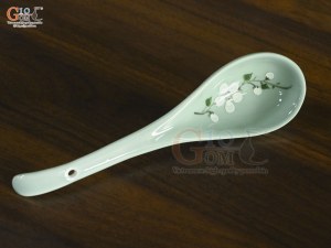 Thìa canh ngọc thanh dương vẽ hoa Đào