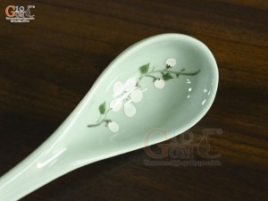 Thìa canh ngọc thanh dương vẽ hoa Đào