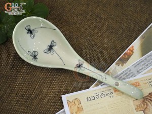 Thìa canh xanh đồng vẽ Chuồn kim