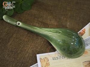 Thìa canh xanh đồng vẽ Chuồn kim