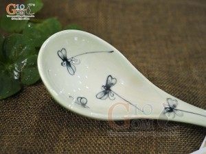 Thìa canh xanh đồng vẽ Chuồn kim