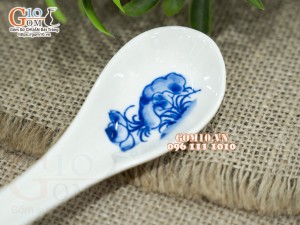 Thìa cơm men cổ vẽ hoa Sen 