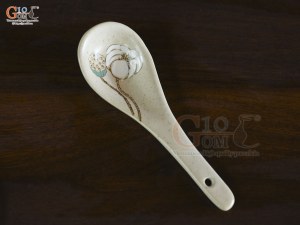 Thìa cơm men kem tấm vẽ Bạch Liên