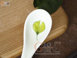 Thìa cơm men kem vẽ lá Như Ý