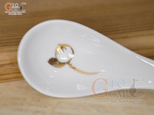 Thìa cơm men trắng hoa Sen kẻ viền vàng 24k