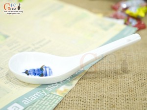 Thìa cơm men trắng vẽ cảnh Hà Nội