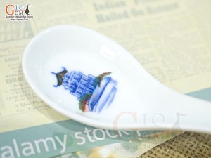 Thìa cơm men trắng vẽ cảnh Hà Nội