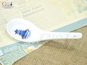 Thìa cơm men trắng vẽ cảnh Hà Nội