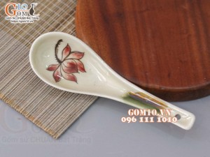Thìa cơm men vuốt vẽ hoa Sen đỏ
