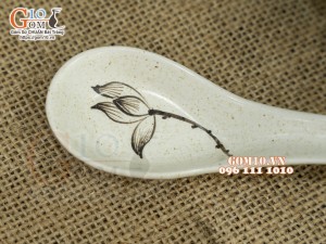 Thìa cơm vân men kem tấm vẽ hoa Sen
