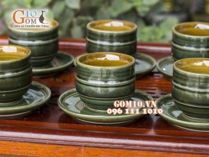 Trà men lục cổ khắc phố cổ