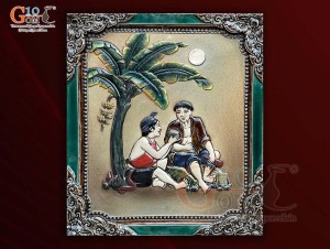 Tranh gốm đắp nổi Chí Phèo và Thị Nở viền ngọc, 38x34cm Tranh gốm đắp nổi Chí Phèo và Thị Nở viền ngọc, 38x34cm