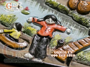 Tranh gốm đất đỏ họa tiết Hái dừa, 45x55cm