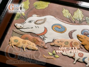 Tranh gốm đất đỏ họa tiết Lợn đàn âm dương, 45x55cm