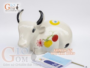 Trâu sứ tiết kiệm dáng nằm KT 30x13 cm (màu trắng)