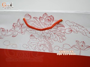 Túi giấy trắng đỏ đựng hộp ấm chén Túi giấy trắng đỏ đựng hộp ấm chén