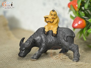 Tượng chú tiểu thổi sáo cưỡi trâu dài 10cm Tượng chú tiểu thổi sáo cưỡi trâu dài 10cm