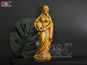 Tượng cô gái đổ nước men màu hoàng thổ, cao 15cm
