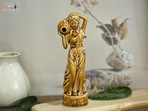 Tượng cô gái đổ nước men màu vàng, cao 23cm