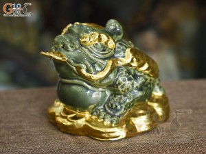 Tượng Cóc Tài Lộc men ngọc dát vàng, dài 18cm
